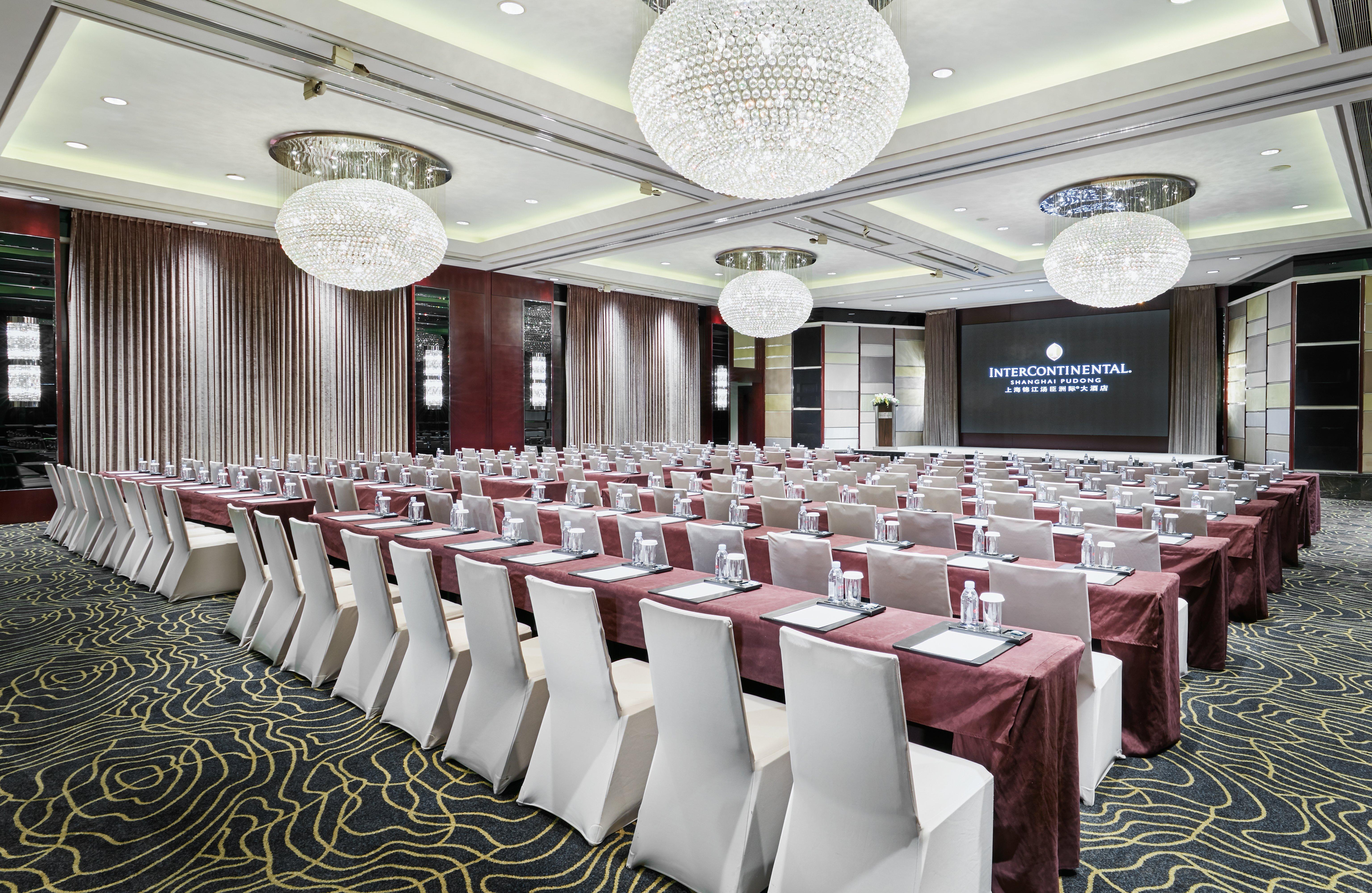 InterContinental Shanghai Pudong, an IHG Hotel Bagian luar foto