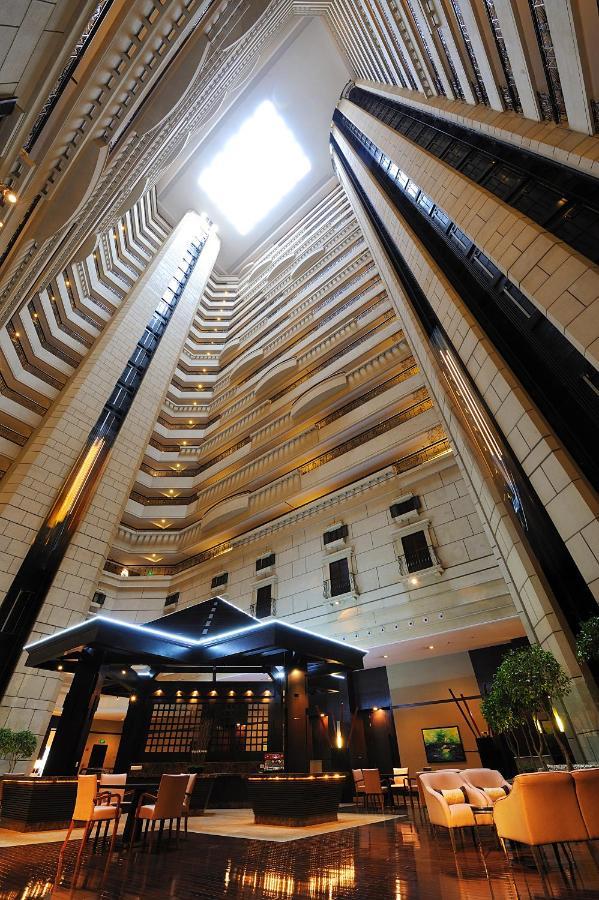 InterContinental Shanghai Pudong, an IHG Hotel Bagian luar foto