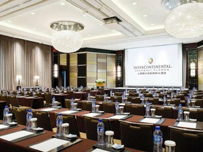 InterContinental Shanghai Pudong, an IHG Hotel Bagian luar foto